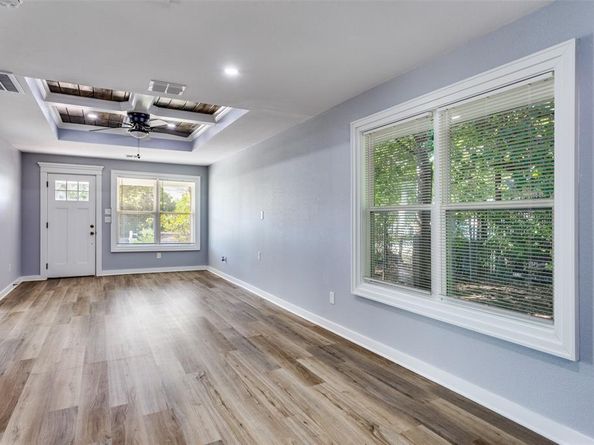 1423 E Davis Avenue , Fort Worth Texas 76104