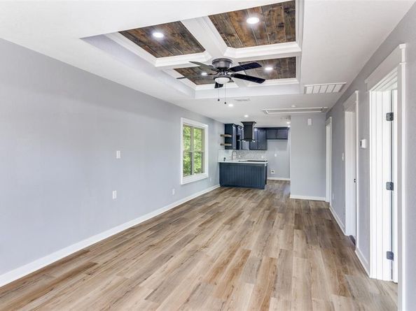 1423 E Davis Avenue , Fort Worth Texas 76104