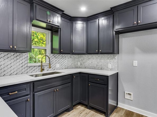 1423 E Davis Avenue , Fort Worth Texas 76104