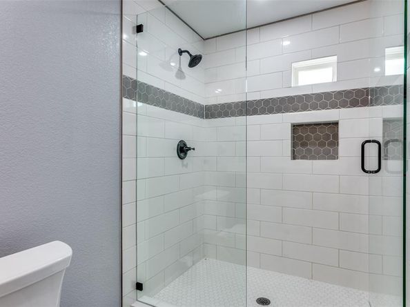 1423 E Davis Avenue , Fort Worth Texas 76104