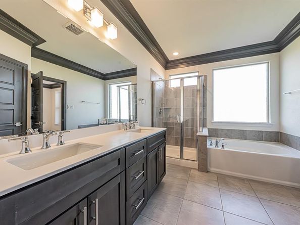 1100  Stallion Lane , Justin Texas 76247