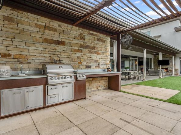 613 N Bailey Avenue , Fort Worth Texas 76107
