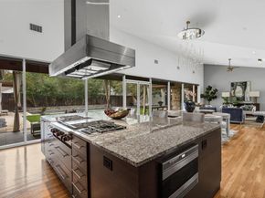 613 N Bailey Avenue , Fort Worth Texas 76107