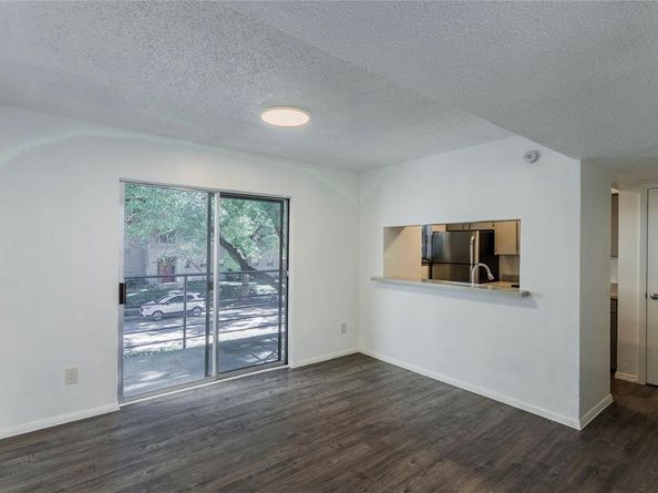 4211  Holland Avenue  208, Dallas Texas 75219