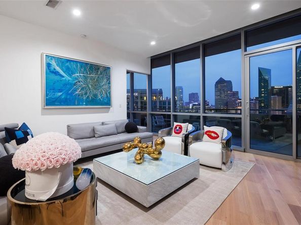 2200  Victory Avenue  2003, Dallas Texas 75219