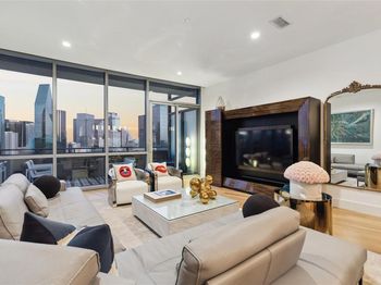 2200  Victory Avenue 