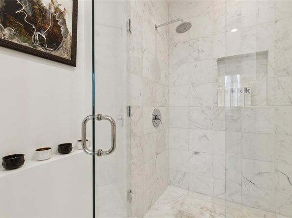 2200  Victory Avenue  2003, Dallas Texas 75219