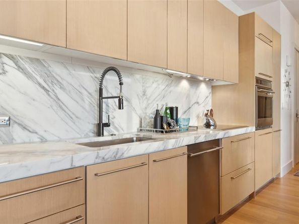 2200  Victory Avenue  2003, Dallas Texas 75219