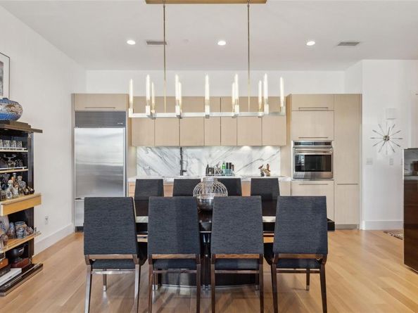 2200  Victory Avenue  2003, Dallas Texas 75219