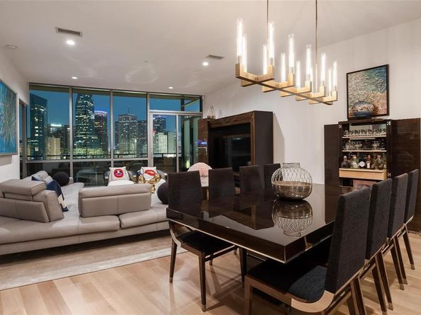 2200  Victory Avenue  2003, Dallas Texas 75219