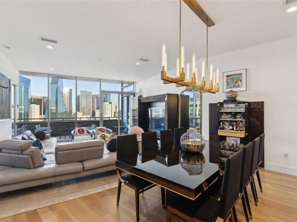 2200  Victory Avenue  2003, Dallas Texas 75219