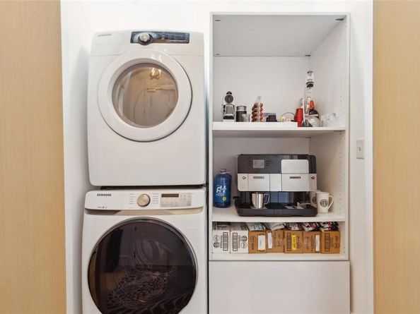 2200  Victory Avenue  2003, Dallas Texas 75219