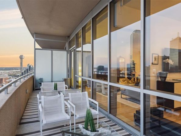 2200  Victory Avenue  2003, Dallas Texas 75219