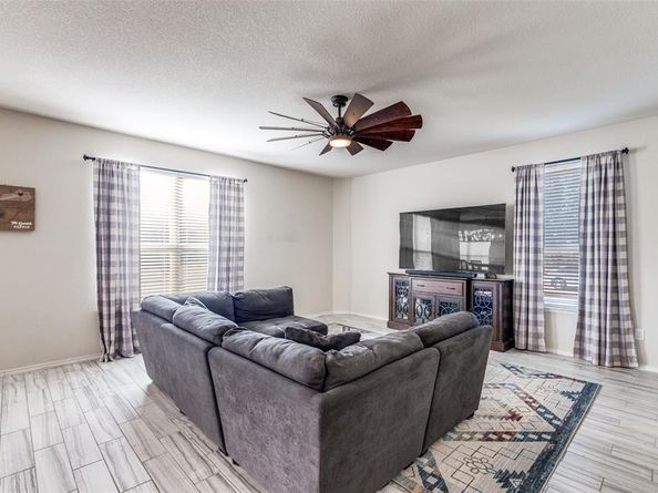 816  Hartsfield Street , Aubrey Texas 76227