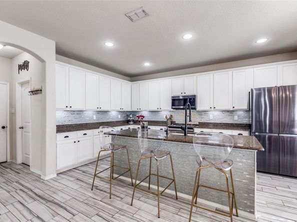 816  Hartsfield Street , Aubrey Texas 76227