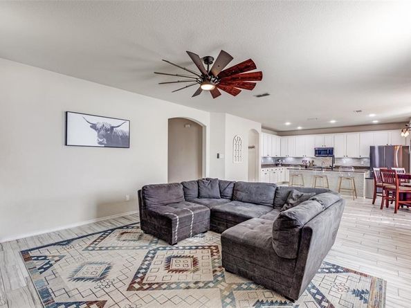 816  Hartsfield Street , Aubrey Texas 76227