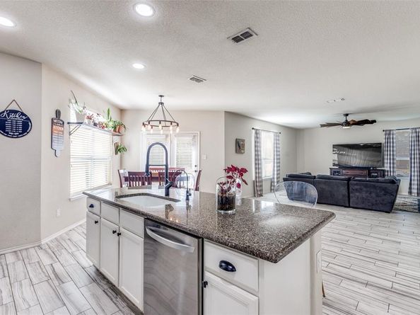 816  Hartsfield Street , Aubrey Texas 76227