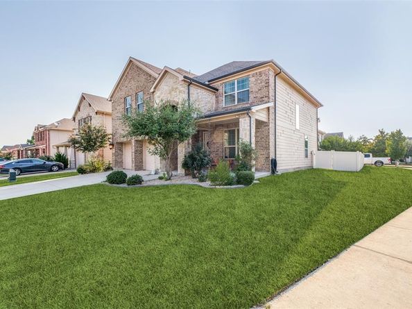 816  Hartsfield Street , Aubrey Texas 76227