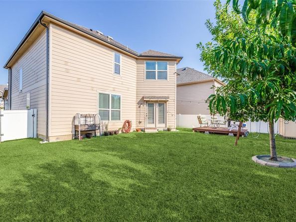 816  Hartsfield Street , Aubrey Texas 76227