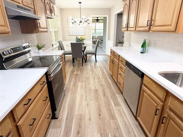 1813  Bardfield Avenue , Garland Texas 75041