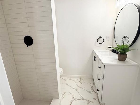 1813  Bardfield Avenue , Garland Texas 75041