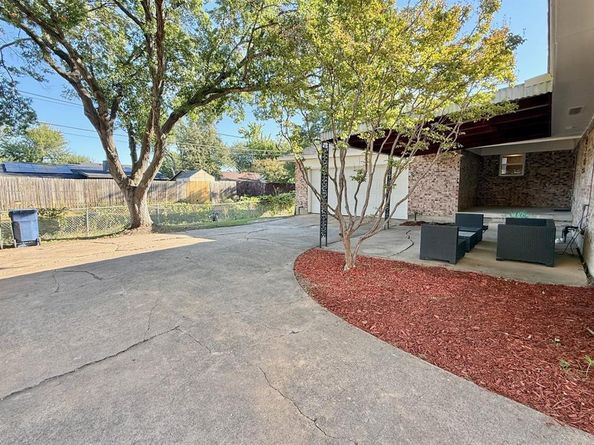 1813  Bardfield Avenue , Garland Texas 75041