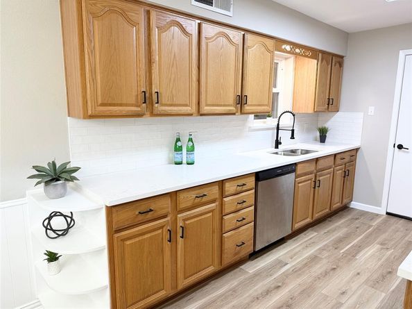 1813  Bardfield Avenue , Garland Texas 75041