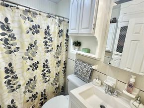 813  Mullins  , Lewisville Texas 75057
