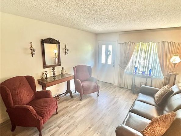 813  Mullins  , Lewisville Texas 75057