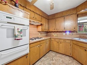 620 W College Street , Grapevine Texas 76051