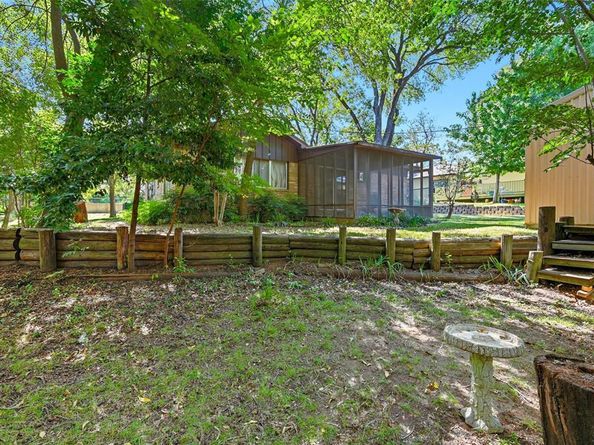 620 W College Street , Grapevine Texas 76051