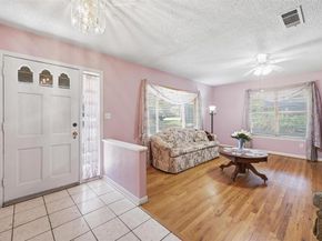 620 W College Street , Grapevine Texas 76051