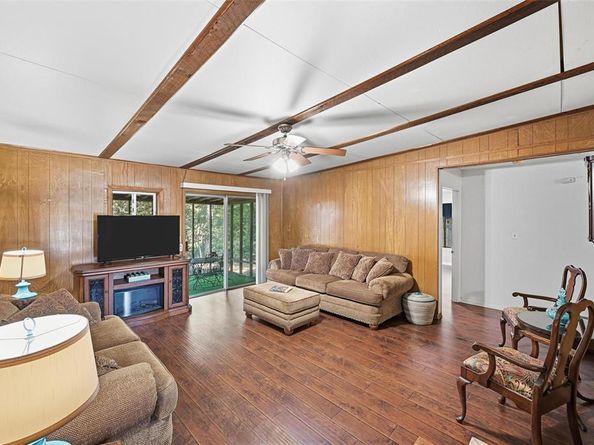 620 W College Street , Grapevine Texas 76051
