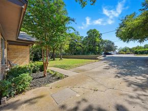 620 W College Street , Grapevine Texas 76051