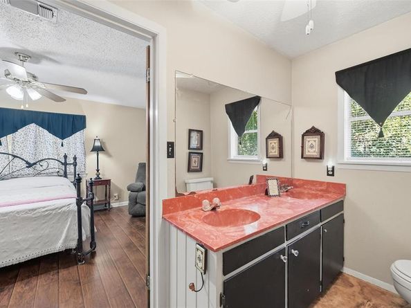 620 W College Street , Grapevine Texas 76051