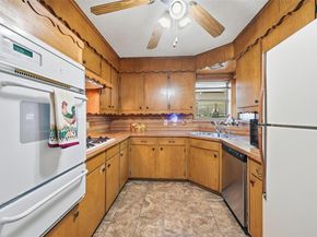 620 W College Street , Grapevine Texas 76051