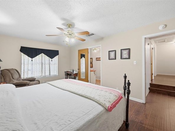 620 W College Street , Grapevine Texas 76051