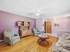 620 W College Street , Grapevine Texas 76051