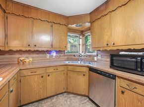 620 W College Street , Grapevine Texas 76051