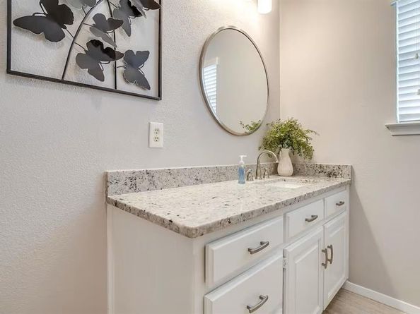 816  Glenview Drive , Irving Texas 75061