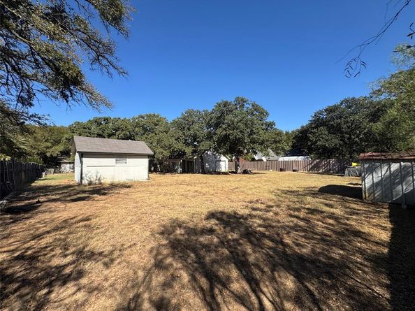 7116  Bowman Springs Road , Arlington Texas 76016