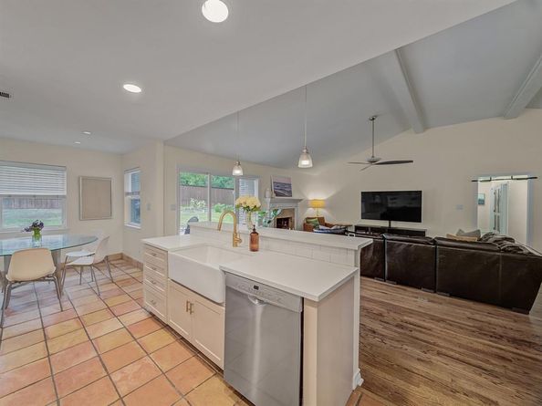 6537  Linden Lane , Dallas Texas 75230