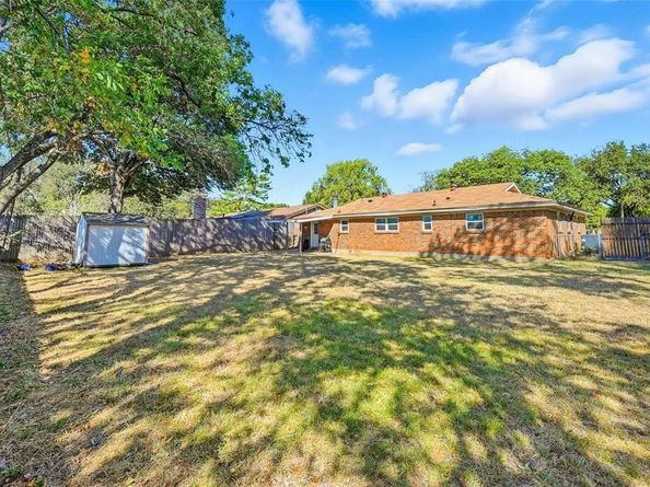 116  Oakhurst Drive , Hurst Texas 76053