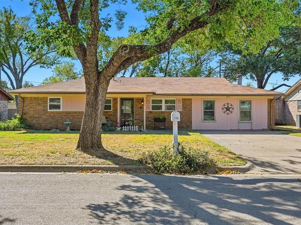 116  Oakhurst Drive , Hurst Texas 76053