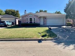 8012  Iris Circle , Fort Worth Texas 76137