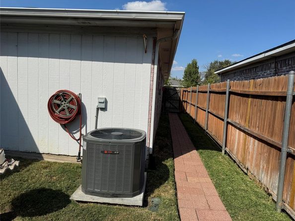 8012  Iris Circle , Fort Worth Texas 76137