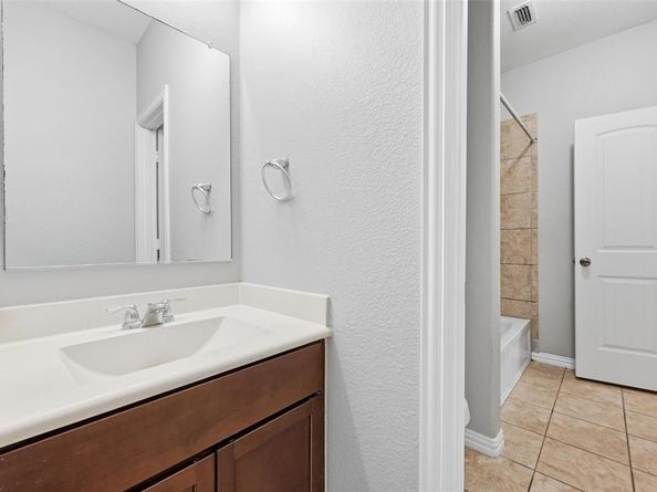 640  Swift Current Drive , Crowley Texas 76036