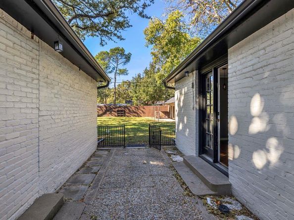 1815 N Riverside Drive , Fort Worth Texas 76111