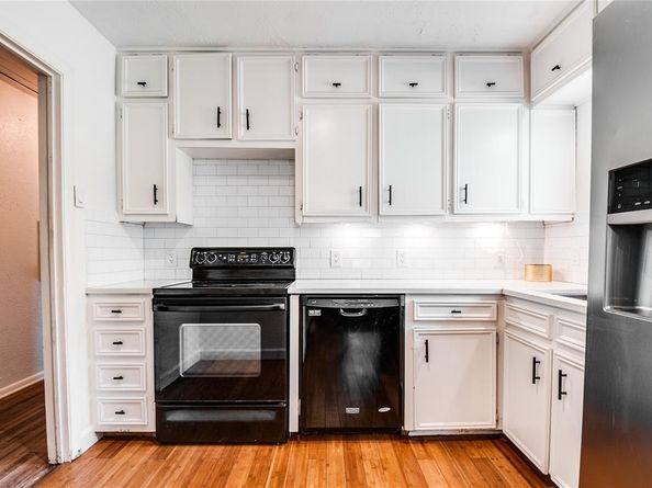 1848  Naylor Street , Dallas Texas 75228