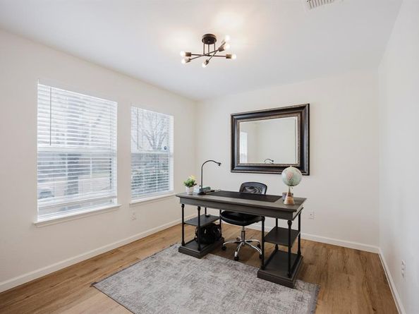 7935  Faithful Trail , Dallas Texas 75237